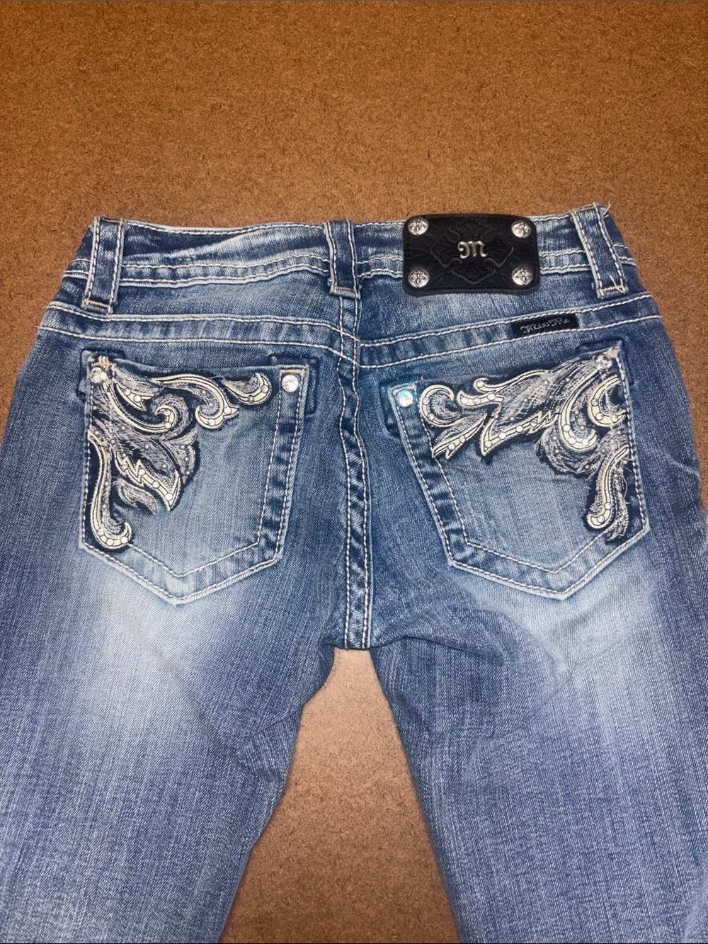 Miss Me 25x34 low rise boot cut Blue Jeans Embroidered Pockets